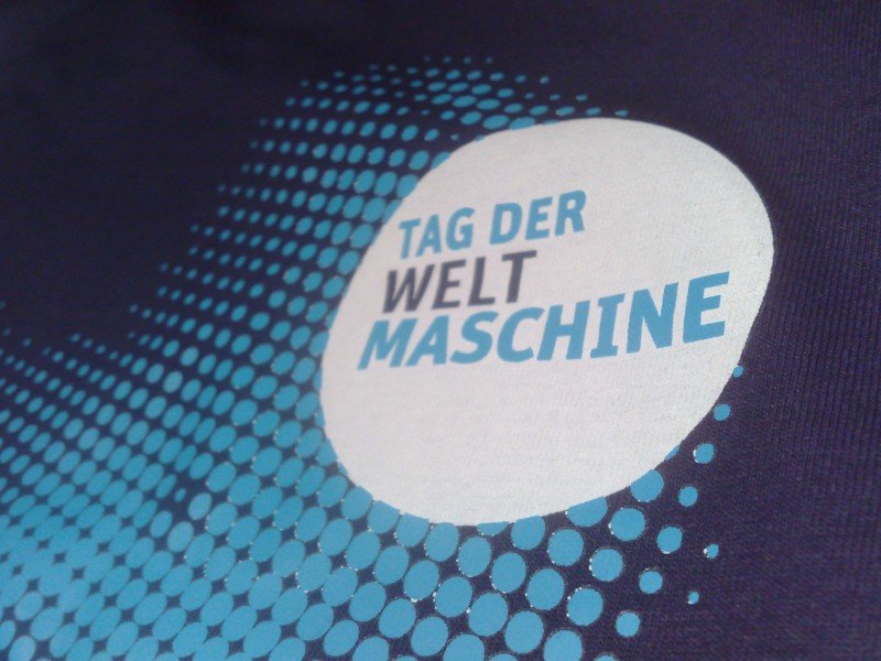 Tag-der-Weltmaschine-Foto-vom-T-Shirt